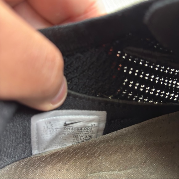 Nike Vapormax Men's Black Athletic Shoes Size 11.5 - Picture 6 of 10